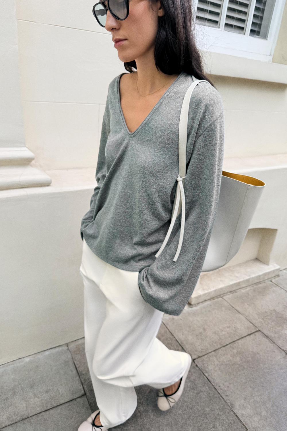 ФУТБОЛКА В СТИЛЕ РУСТИК С V-ОБРАЗНЫМ ВЫРЕЗОМ — ZARA