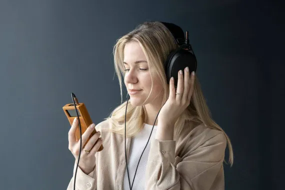 Meze Audio Liric