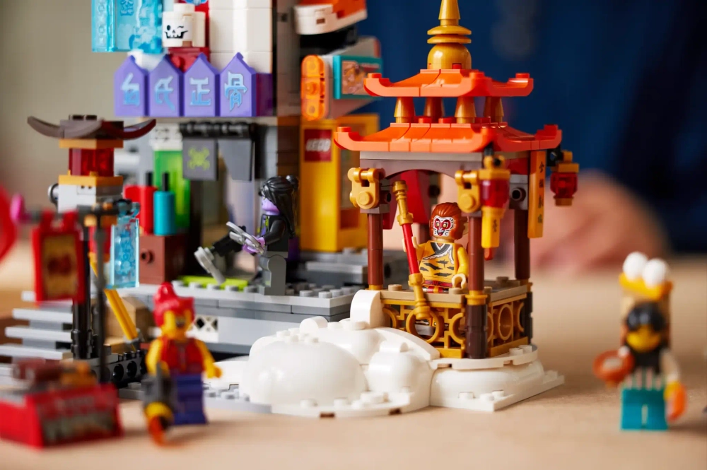Конструктор LEGO Monkie Kid 80054 Пятилетие Мегаполиса
