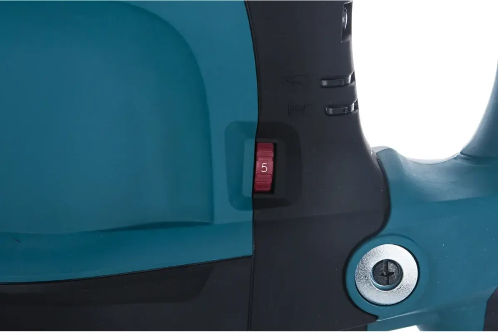 Отбойный молоток Makita HM1213C (трещина на кейсе)