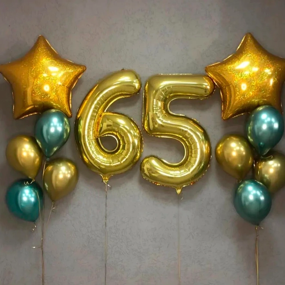 Золотая композиция из шаров на 65 лет