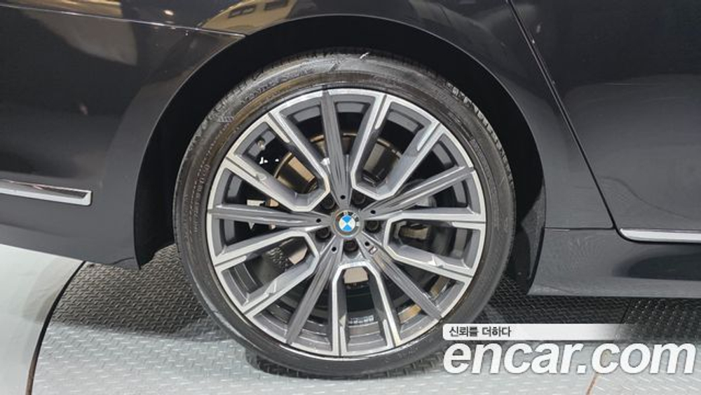 BMW 7-Series 740i M Sport — 2021