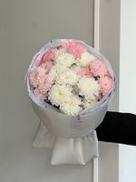Букет из хризантемы в розовом и белом оттенках