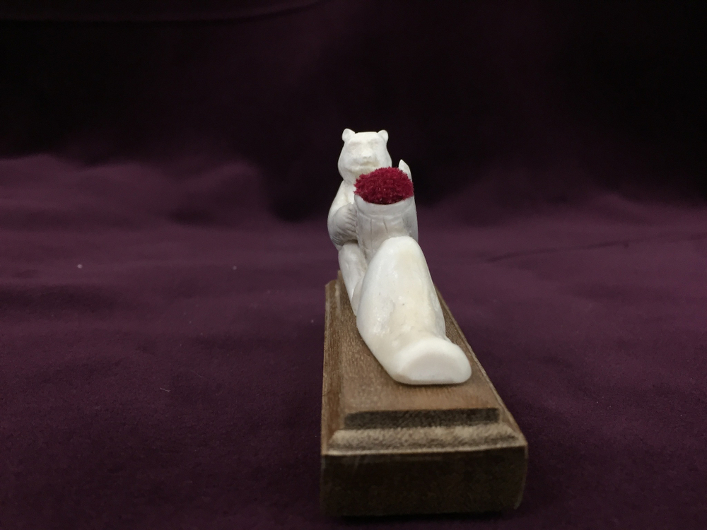 Игольница "Мишка", из кости, фигурка