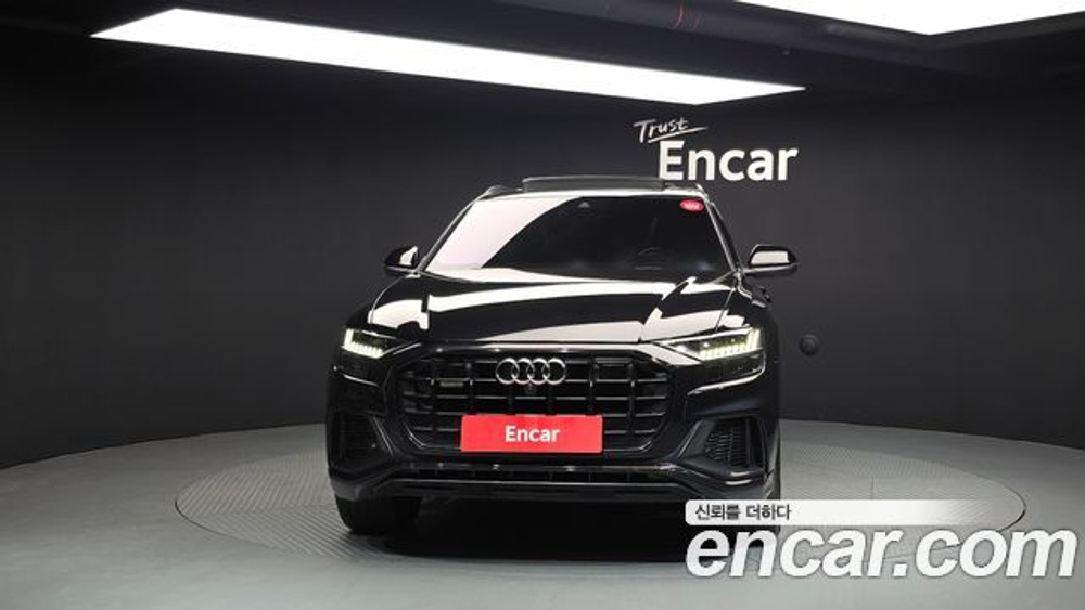 Audi Q8 55 TFSI Quattro Premium — 2021