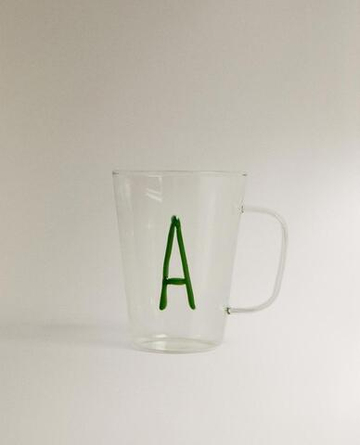 ZARA HOME КРУЖКА ИЗ БОРОСИЛИКАТНОГО СТЕКЛА С БУКВОЙ А, ЗЕЛЕНЫЙ