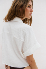 РУБАШКА С ЗАПАХОМ И КОРОТКИМИ РУКАВАМИ — ZARA