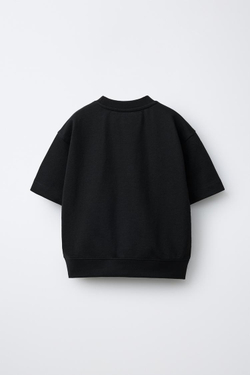ZARA ТОЛСТОВКА С КОРОТКИМИ РУКАВАМИ И РЕЛЬЕФНОЙ НАДПИСЬЮ, ЧЕРНЫЙ