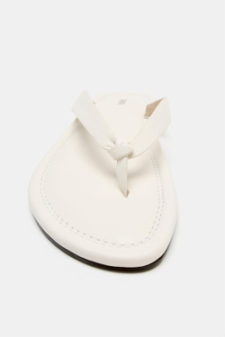 ZARA КОЖАНЫЕ САНДАЛИИ НА ПЛОСКОЙ ПОДОШВЕ, БЕЛЫЙ