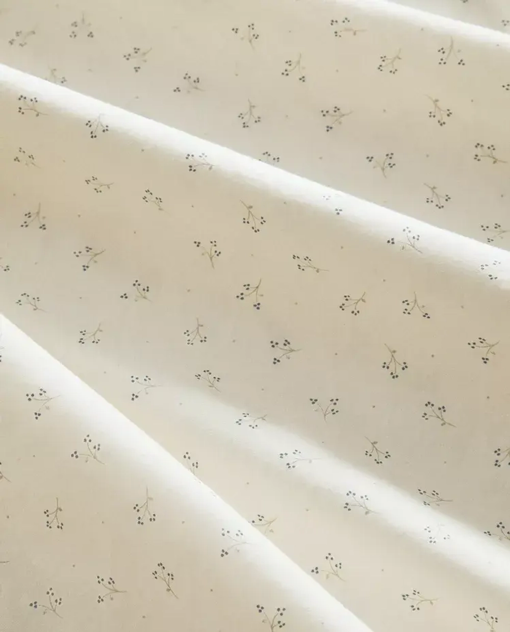 ZARA HOME ДЕТСКИЙ ПОДОДЕЯЛЬНИК С ЦВЕТОЧНЫМ ПРИНТОМ, СИНИЙ