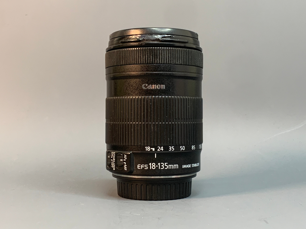 Canon EF-S 18-135mm 3.5-5.6 IS STM, вмятина на кольце для светофильтра
