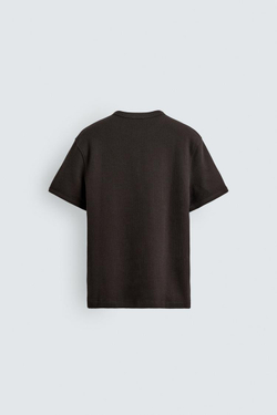 ZARA ФУТБОЛКА ИЗ РЕЛЬЕФНОЙ ТКАНИ С ВОРОТНИКОМ НА ПУГОВИЦАХ, ШОКОЛАДНЫЙ