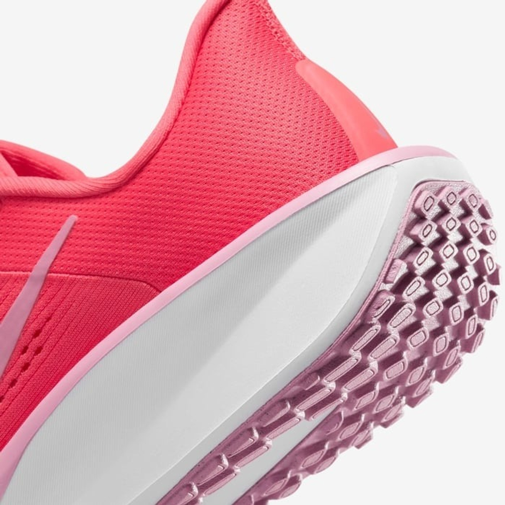 Кроссовки женские NIKE WMNS NIKE QUEST 6
