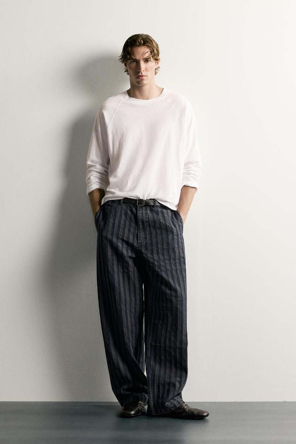 ZARA БРЮКИ ЧИНОС RELAXED FIT В ПОЛОСКУ, СИНИЙ