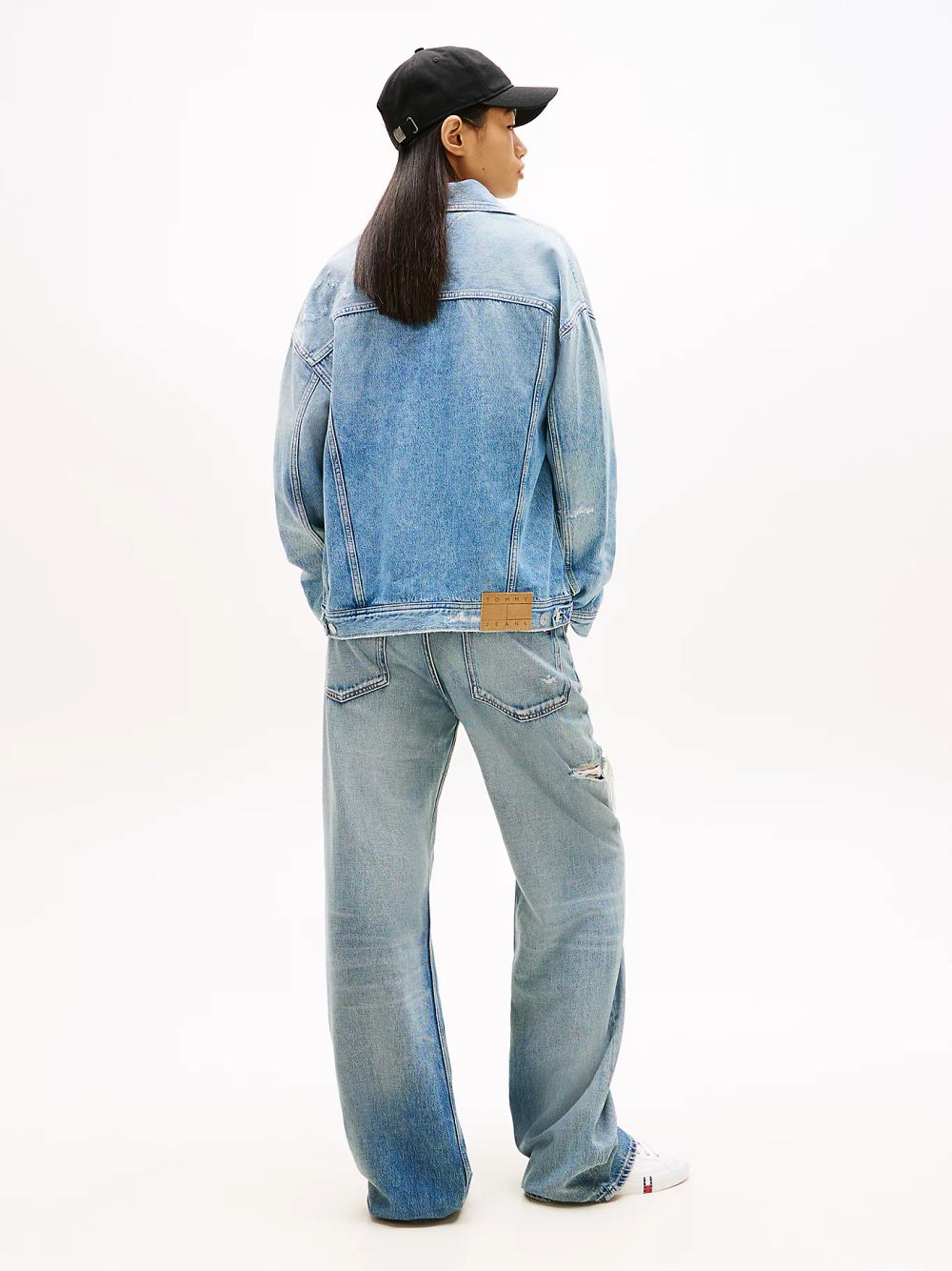 Куртка джинсовая женская TOMMY JEANS OVSZ TRUCKER JACKET