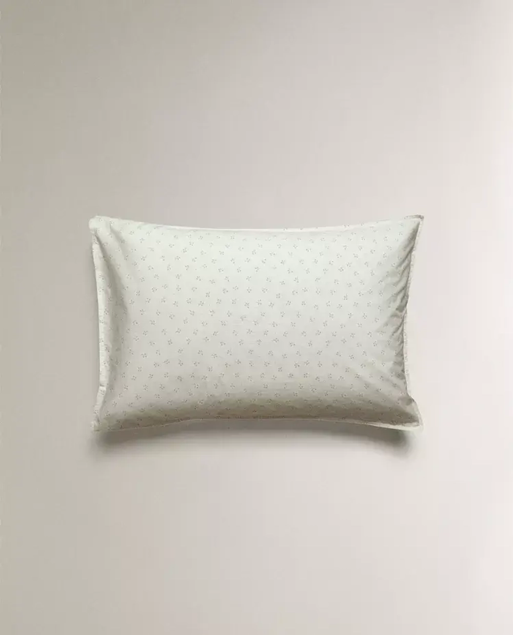 ZARA HOME ДЕТСКАЯ НАВОЛОЧКА С ЦВЕТОЧНЫМ ПРИНТОМ, СИНИЙ