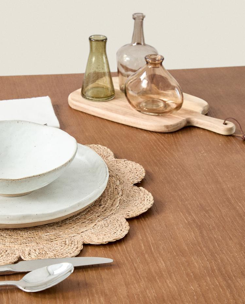 ZARA HOME ПОДСТАВКА ПОД СТОЛОВЫЕ ПРИБОРЫ ИЗ РОТАНГА «ЦВЕТОК», СВЕТЛО-БЕЖЕВЫЙ