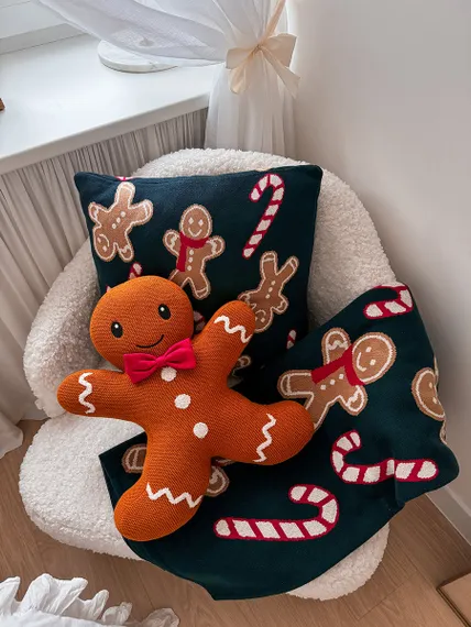 Подушка вязаная с новогодним рисунком gingerman из коллекции new year essential, 45x45 см