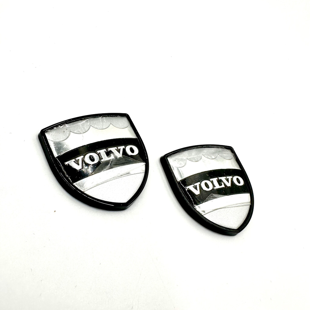 Наклейки Volvo Щит металлические черные объемные (шильдик Вольво щит, 3,5х3,5см). 2шт в комплекте Черные с лого