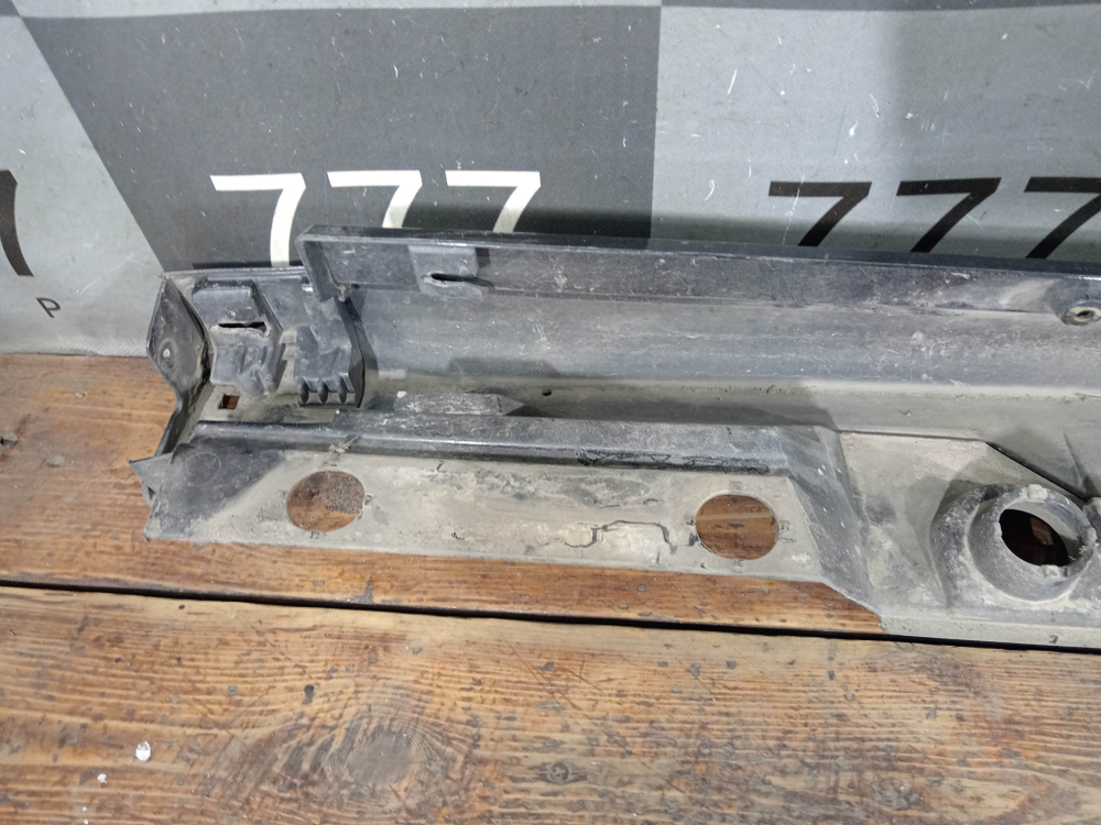 Накладка порога правого Toyota Camry (XV70) 17-нв Б/У Оригинал 7585106360