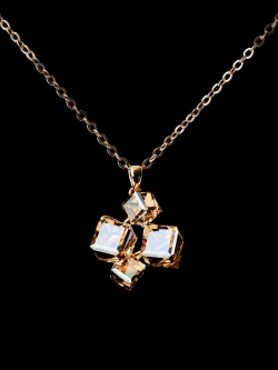 Подвеска-ромб Мираж с кубиками Swarovski шампань