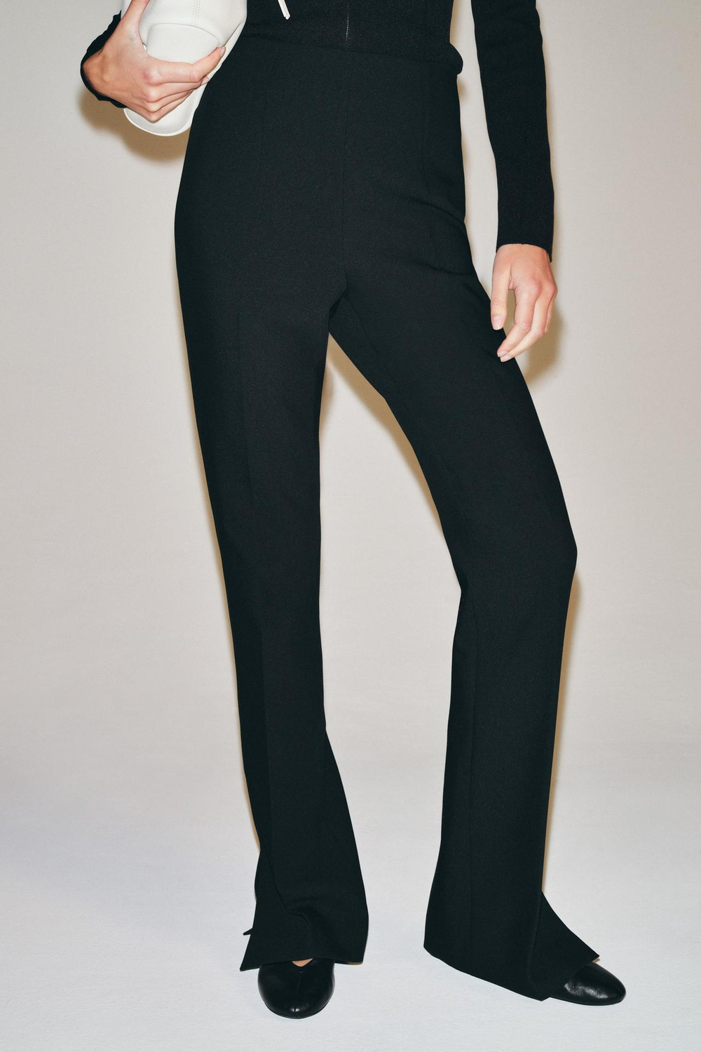 ZARA РАСКЛЕШЕННЫЕ БРЮКИ С РАЗРЕЗАМИ — ZW COLLECTION, ЧЕРНЫЙ