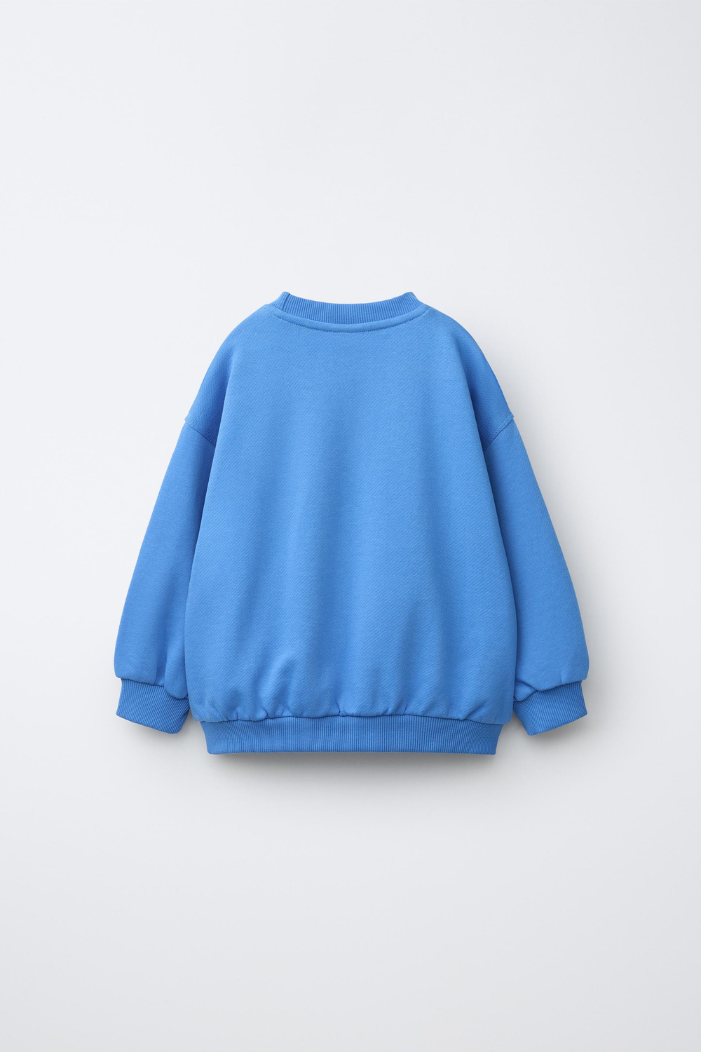 ZARA ТОЛСТОВКА С ВЫШИТОЙ НАДПИСЬЮ, ВЫЦВЕТШИЙ СИНИЙ