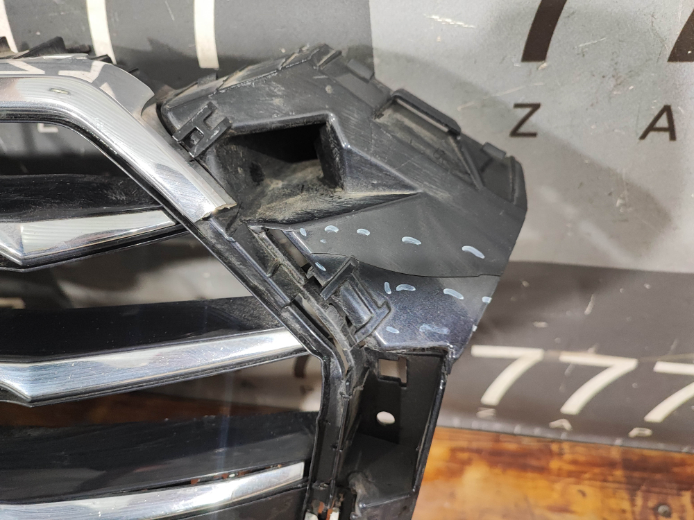 Решетка радиатора Audi A5 (F5) 16-20 Б/У Оригинал 8W6853651R