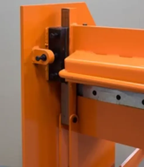 Электромеханическая гильотина STALEX Q11-6x2000