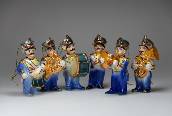 Серия фарфоровых игрушек "Оркестр"