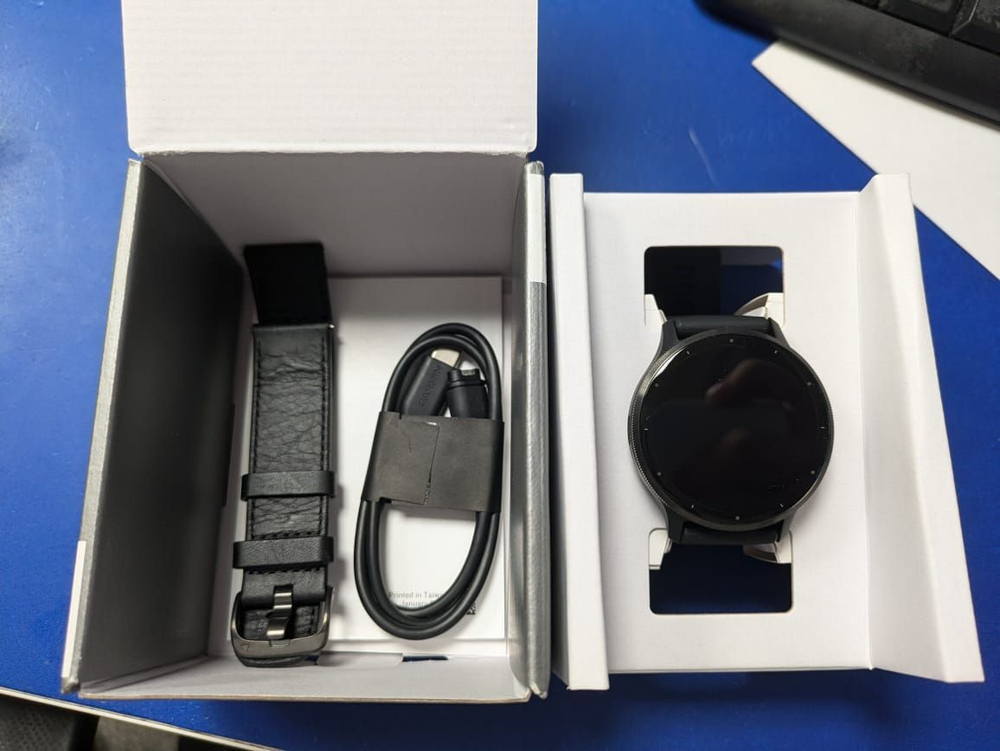 Смарт-часы Garmin Venu 3 Black c черным кожаным ремешком, 010-02784-52. Товар уцененный
