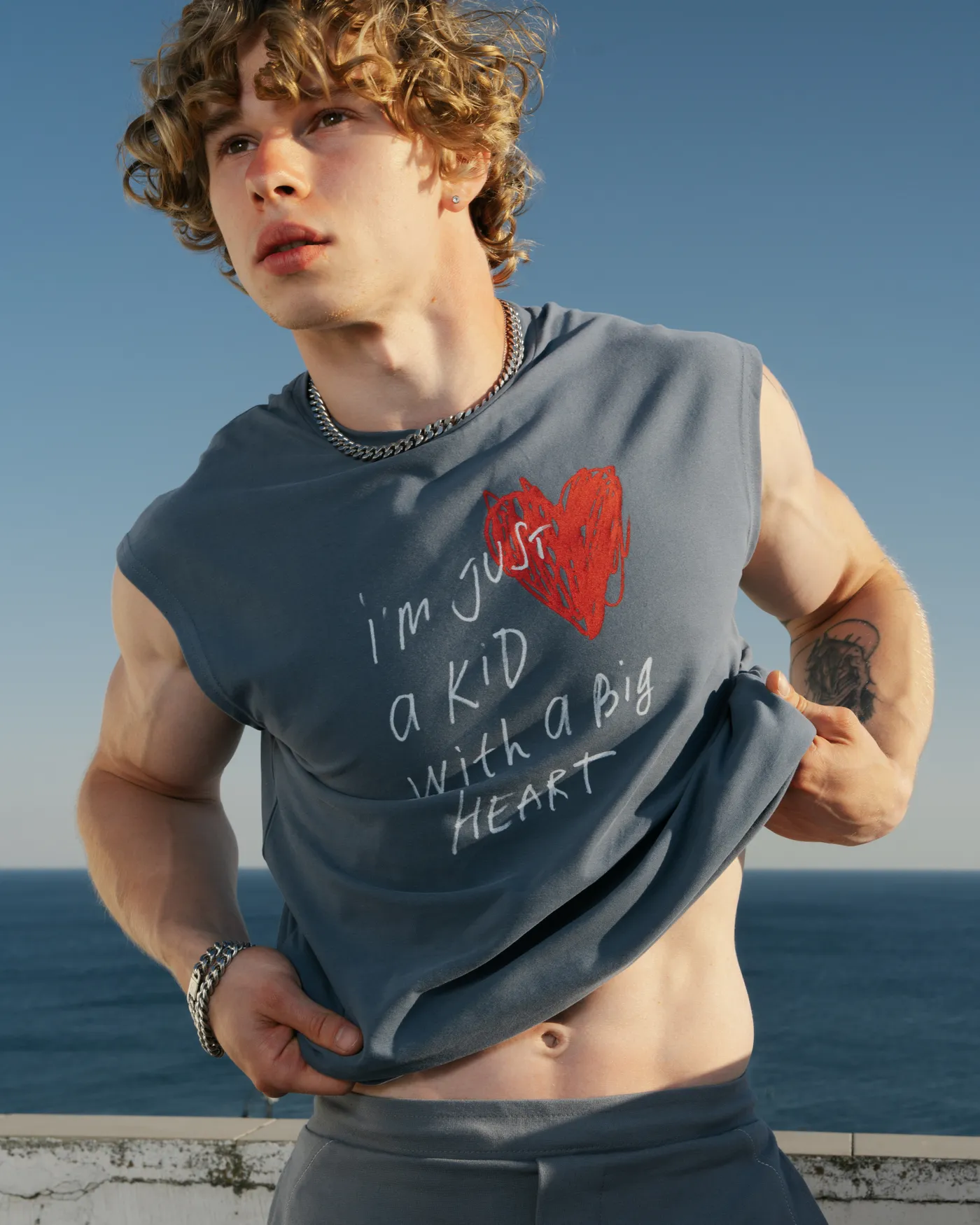 Серая футболка без рукавов "I'm just a kid"