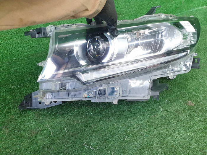Фара левая Toyota Land Cruiser Prado 150 (2017-н.в.) LED