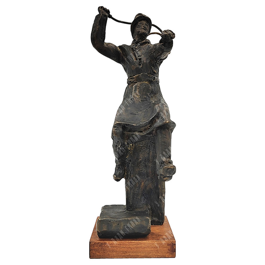 Динес Ю. С. Лихач. Бронза, литьё. 2000