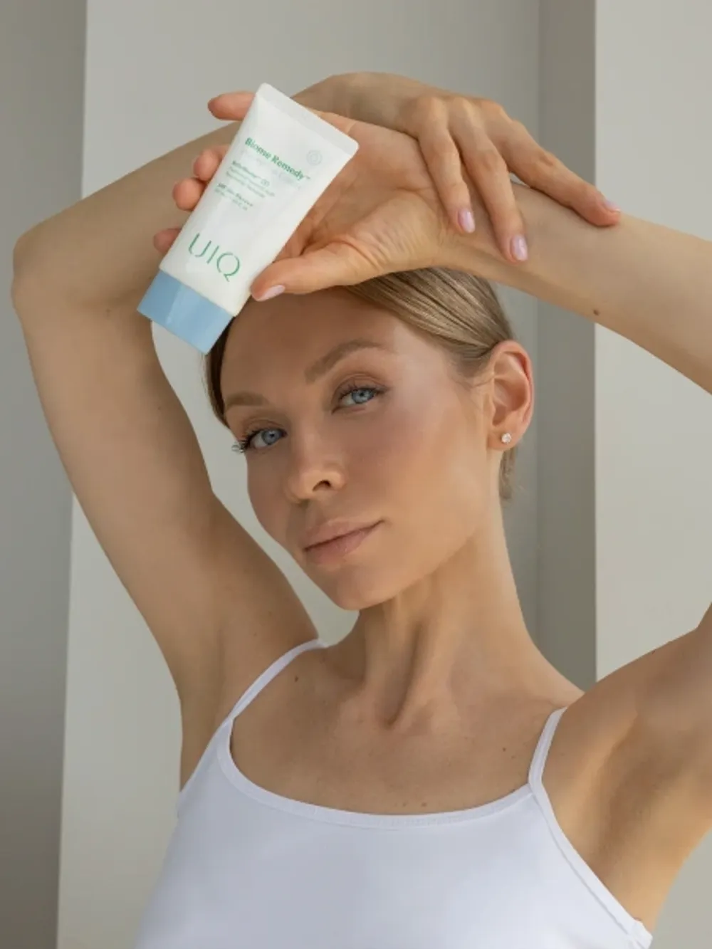 UIQ Легкий увлажняющий солнцезащитный крем SPF50 Biome Remedy Watery Sun Cream (50 мл)