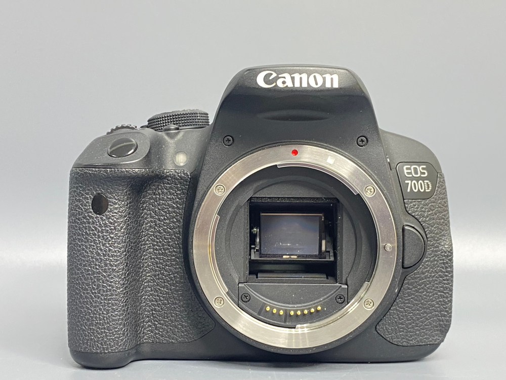 Canon 700D Kit 18-55mm III 32.000 кадров
