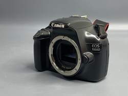Canon EOS 1100D Kit 18-55mm 3.5-5.6 IS II 71 000 кадров.