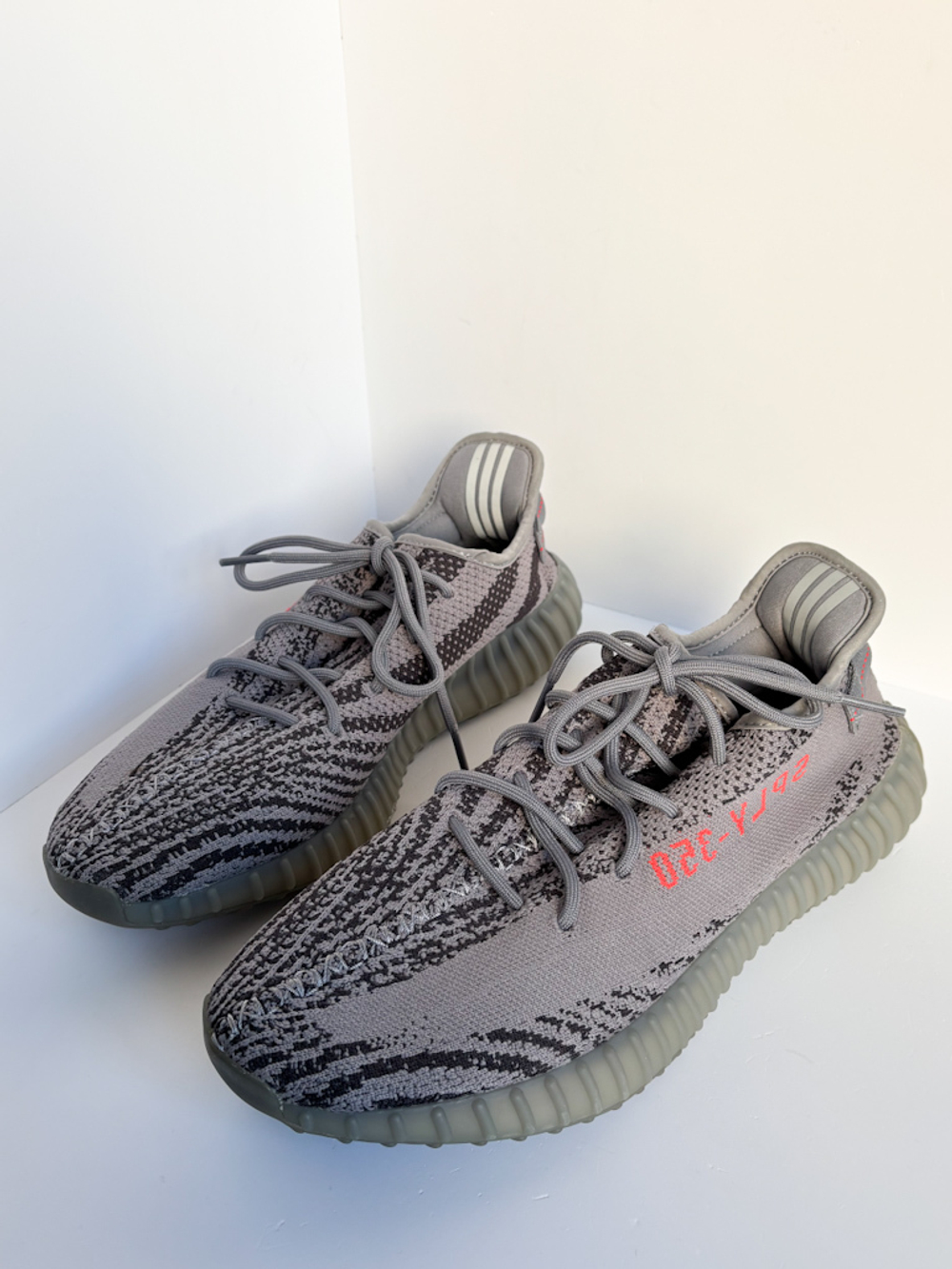 Текстильные кроссовки Adidas Yeezy Boost 350, 43,5