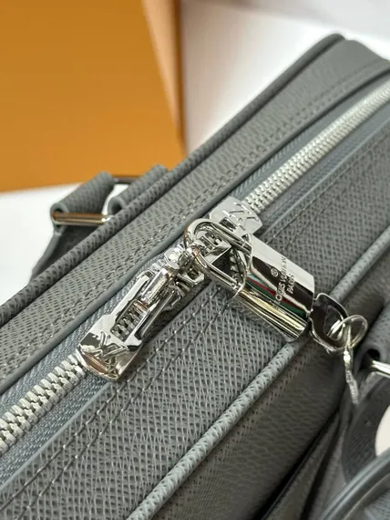 Портфель Louis Vuitton Porte Documents Voyage PM кожа Taiga