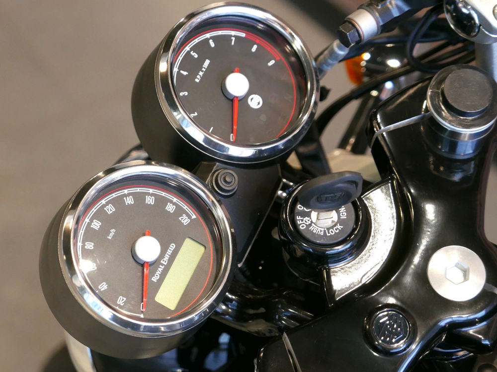 Royal Enfield Continental GT 650 Dux Deluxe (Custom / Dual tone) 2025