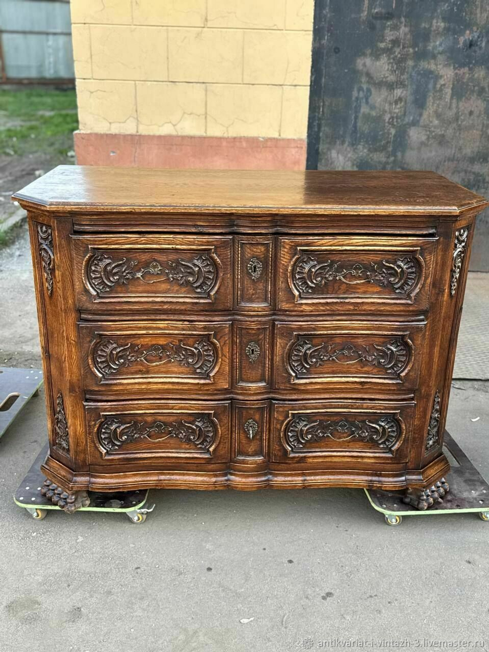 Старинный комод из дуба