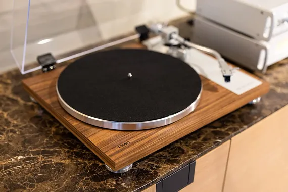 TEAC TN-4D-SE Walnut