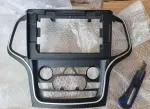 Магнитола для Jeep Grand Cherokee WK2 2013-2022 (ШГУ 8.4", рамка большая 10) - FarCar монитор 12.3" 2K QLED на Android 14, Быстрая, CarPlay, 4G SIM-слот