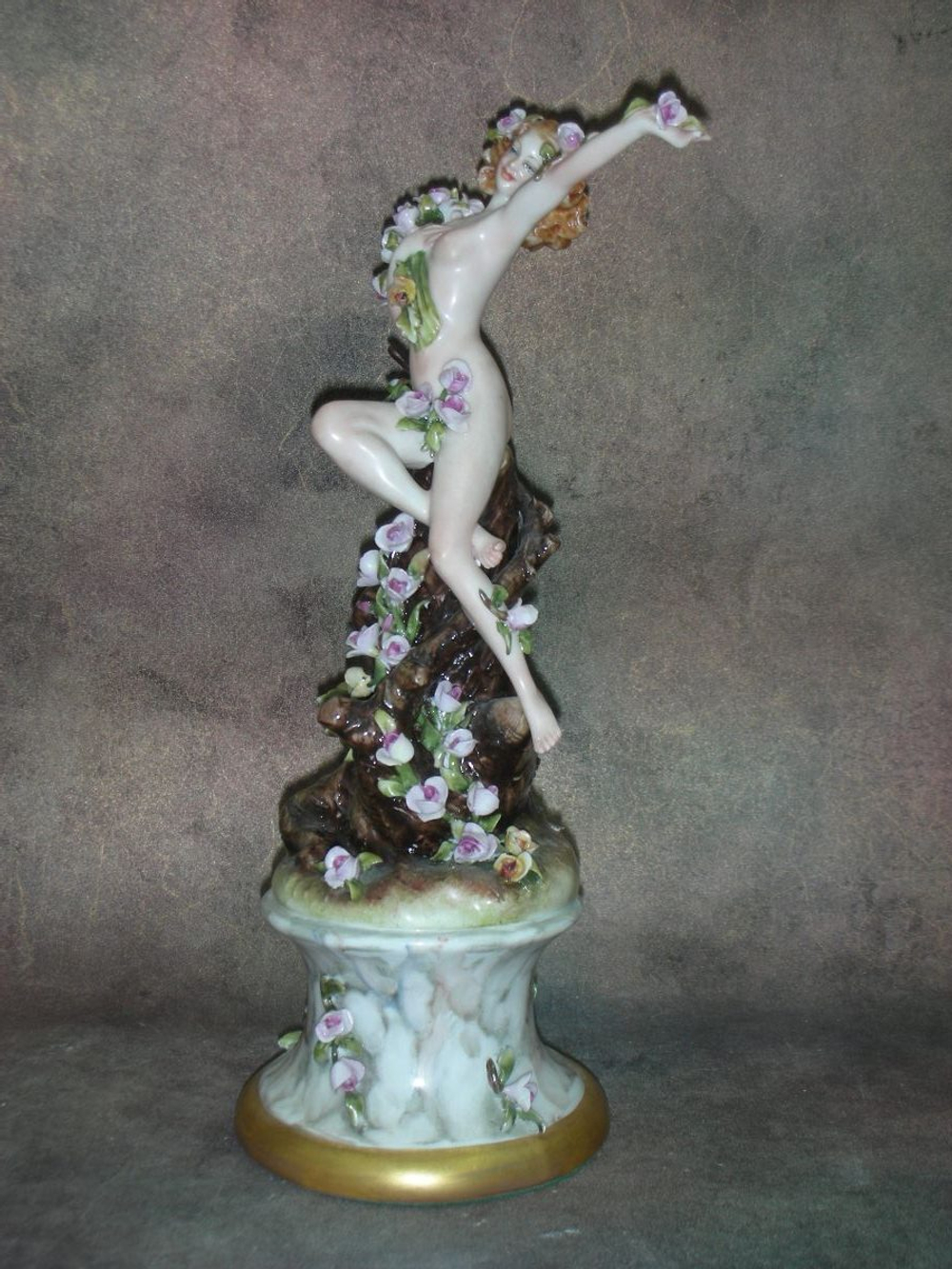 Фарфор. Статуэтка. Леди. Capodimonte. Италия