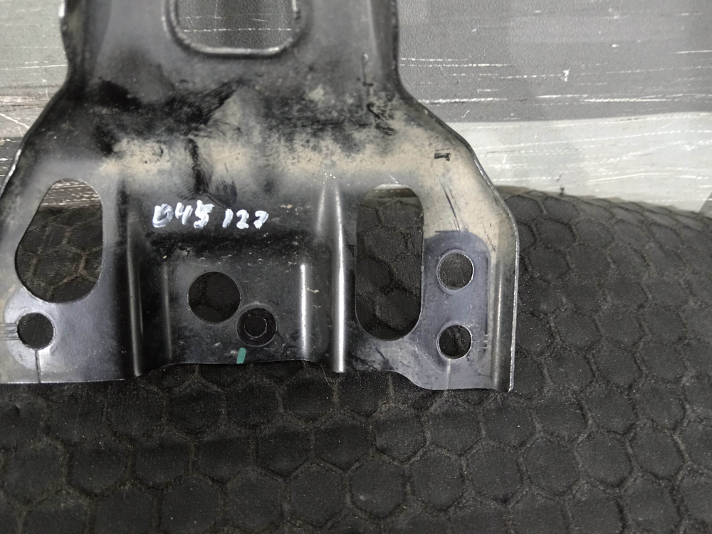 Кронштейн замка капота Geely Coolray 19-нв Б/У Оригинал 6600014077