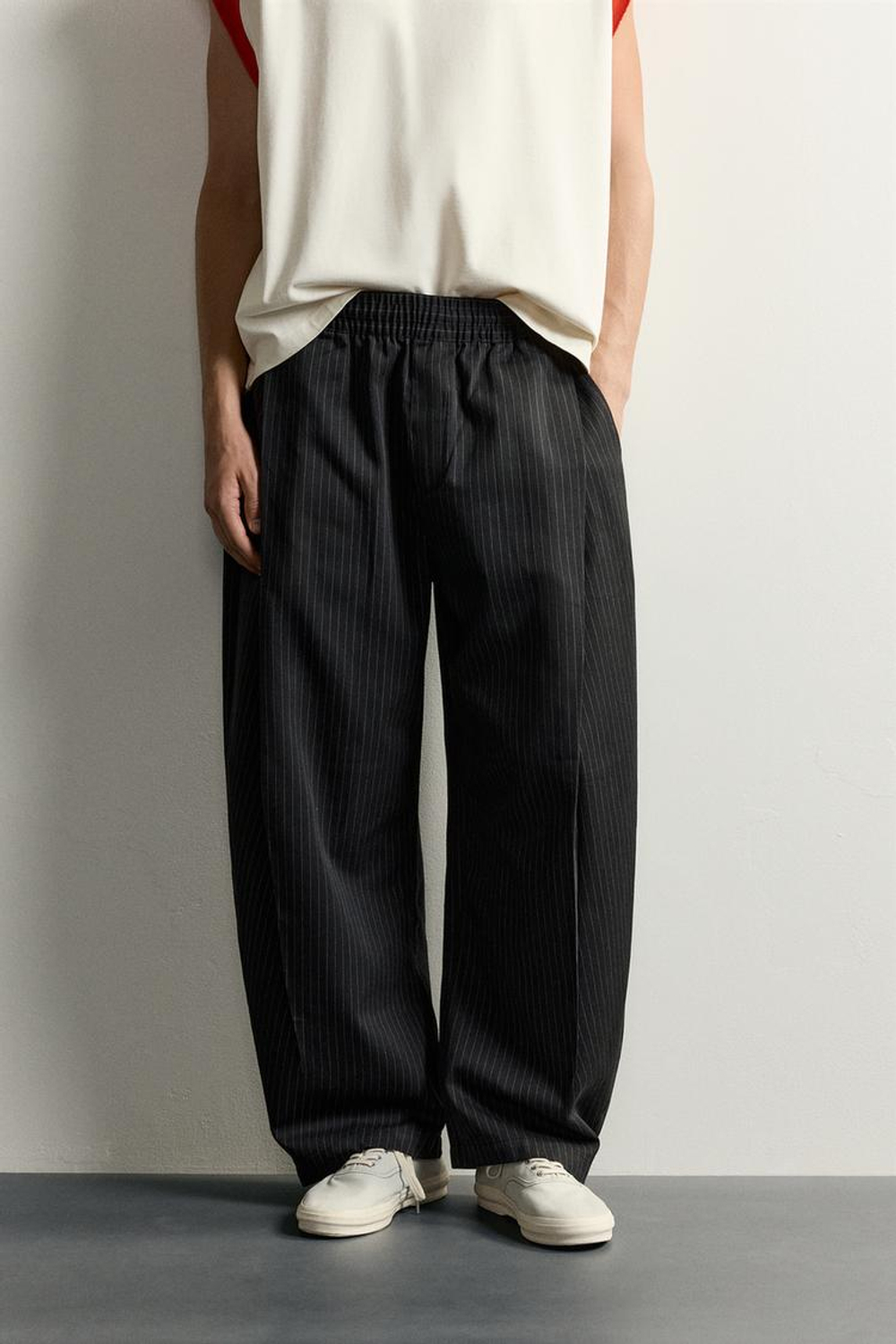 ZARA БРЮКИ BALLOON FIT С БОКОВЫМИ ЗАЩИПАМИ, ПОЛОСКИ