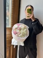 Букет из гортензии, хризантемы, диантусов и ромашки