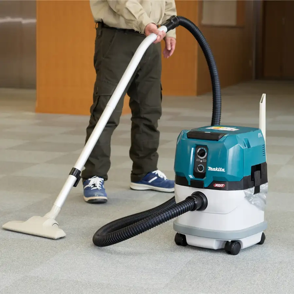 Аккумуляторный пылесос Makita VC003GLZ06