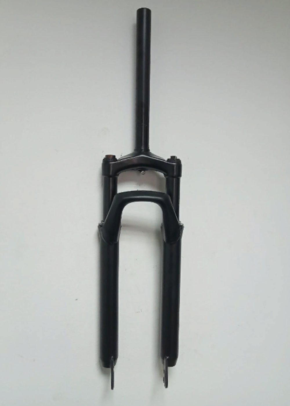 Вилка амортизационная TRIX 26"х1-1/8", сталь, пружинно-эластомерная, безрезьбовой, шток 250мм, ход 80мм, Disk тормоз, регулировка преднагрузки, матовая черная