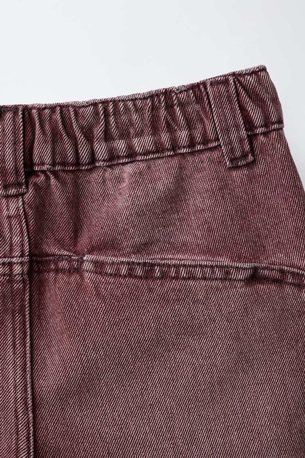 ZARA БРЮКИ BARREL КАРГО С НАШИВКОЙ, БАКЛАЖАННЫЙ